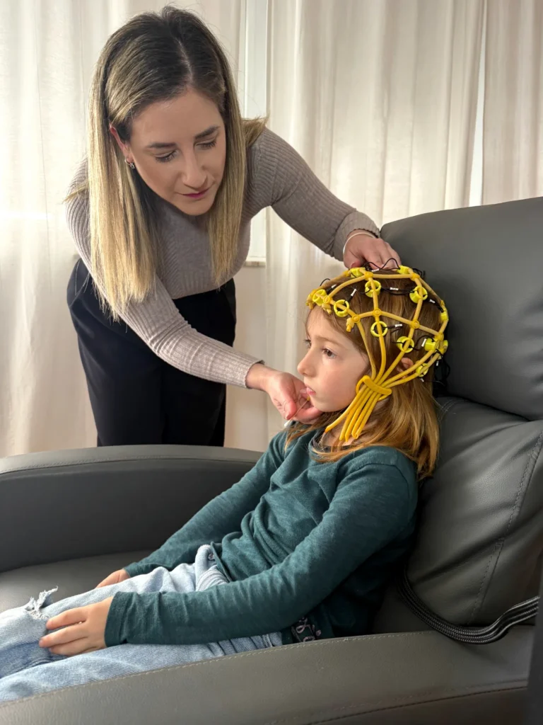 sesión de neurofeedback para niños con TDAH en Sevilla